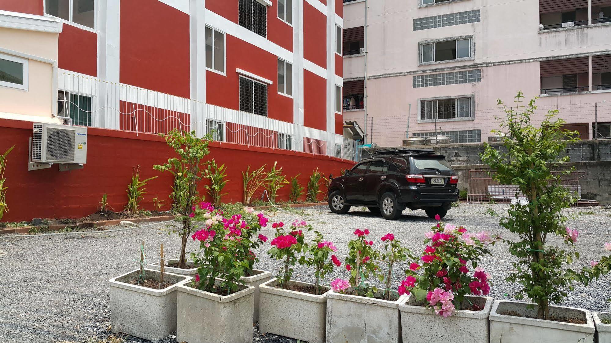 Suansin Art Garden Aparthotel Ban Lat Krachaeng Bagian luar foto